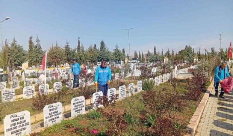 Adiyaman-Mezarliklarinda-Bayram-Oncesi-Kapsamli-Temizlik-Seferberligi-featured