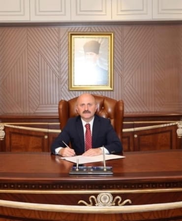 Adiyaman-Valisi-Varol8217dan-Ramazan-Bayrami-Mesaji-Birlik-Vurgusu-featured