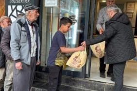 Adiyaman8217da-Ramazan-Bereketi-Mehmet-Ulum-300-Aileye-El-Uzatti-featured