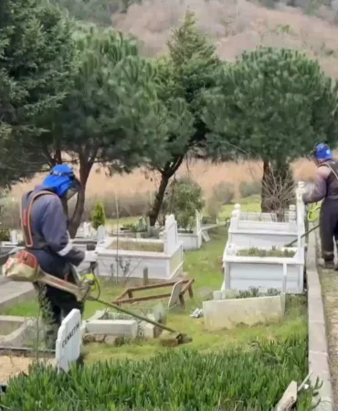 Arnavutkoy8217de-Mezarliklar-Bayram-Ziyaretine-Hazirlandi-Ucretsiz-Servisler-Basladi-featured
