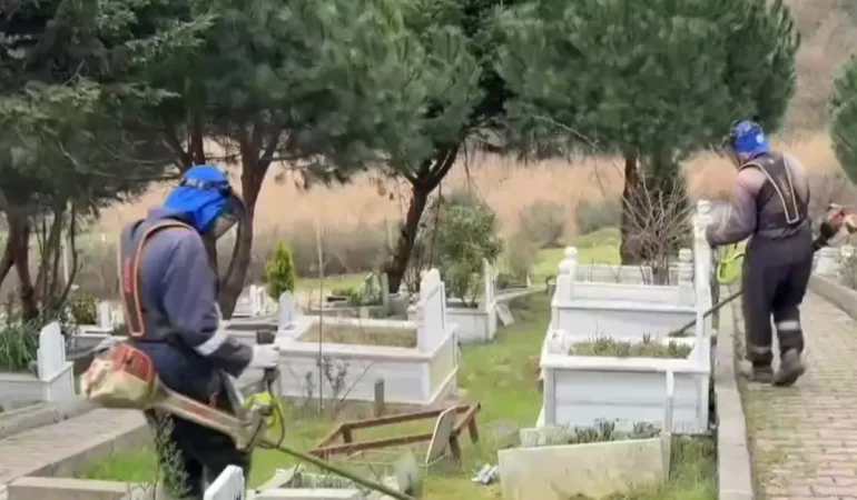 Arnavutkoy8217de-Mezarliklar-Bayram-Ziyaretine-Hazirlandi-Ucretsiz-Servisler-Basladi-featured