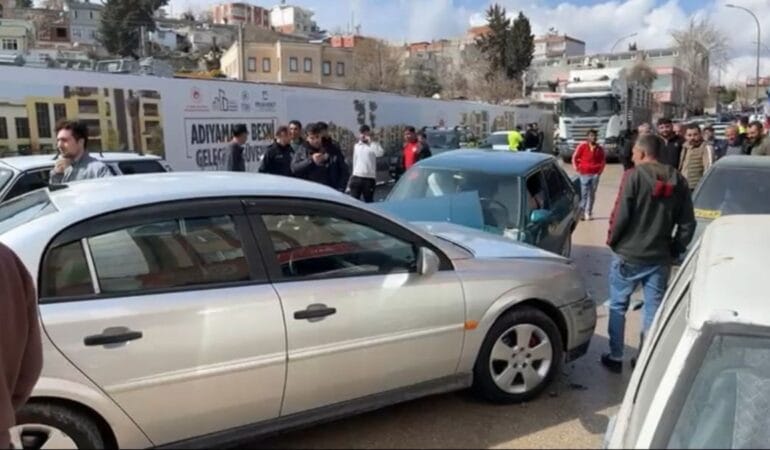 Besni8217de-Zincirleme-Trafik-Kazasi-6-Kisi-Yaralandi-featured