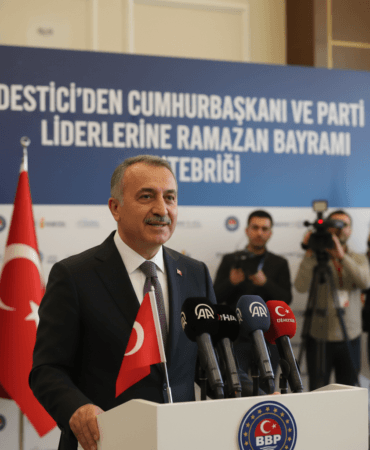 Desticiden-Cumhurbaskani-ve-Parti-Liderlerine-Ramazan-Bayrami-Tebrigi-gemini