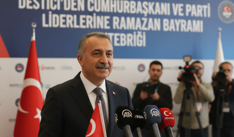 Desticiden-Cumhurbaskani-ve-Parti-Liderlerine-Ramazan-Bayrami-Tebrigi-gemini