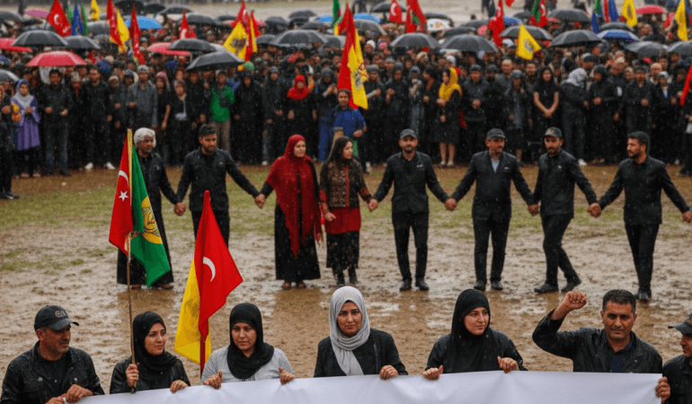 Diyarbakir-Nevruzu-Yagmura-Ragmen-Cosku-ve-Baris-Umudu-gemini