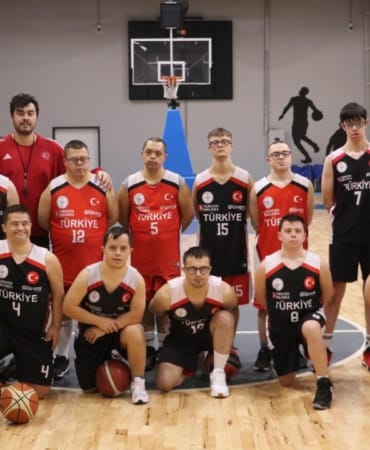 Down-Sendromlu-Sporcularla-Basketbol-Sahada-Yukselen-Farkindalik-featured