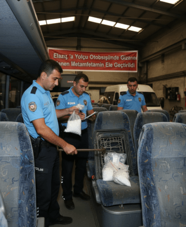 Elazigda-Yolcu-Otobusunde-Gizlenen-Metamfetamin-Ele-Gecirildi-gemini