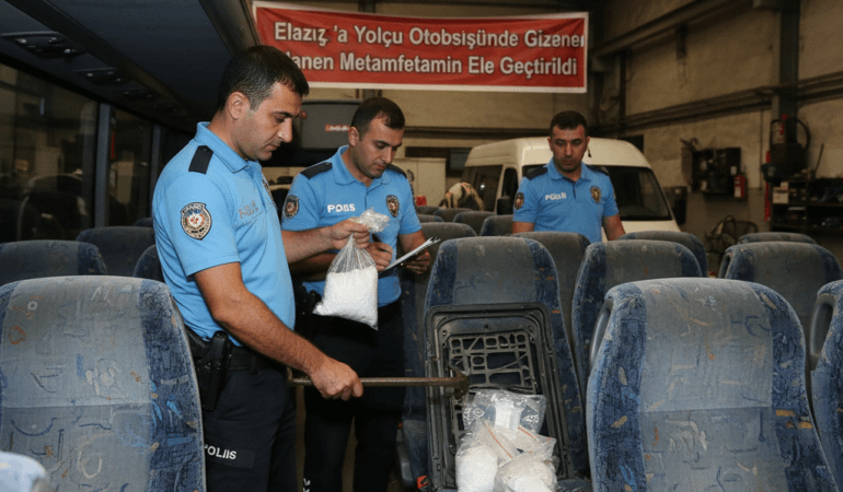 Elazigda-Yolcu-Otobusunde-Gizlenen-Metamfetamin-Ele-Gecirildi-gemini