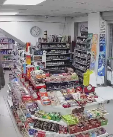 Fatih8217teki-Okulda-Sok-Eden-Akran-Zorbaligi-Koli-Bandiyla-Baglayip-Kaydettiler-featured