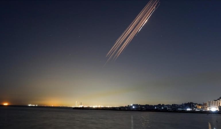 Israil-Tahran-Civarindaki-Onlarca-Iran-Askeri-Noktasi-Vuruldu-featured