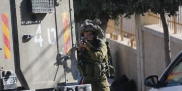 Israil-askerleri-El-Halil8217de-bir-Filistinliyi-kursunla-yaraladi-bir-genci-gozaltina-aldi-featured