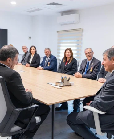 Izmir8217de-Sehit-Aileleri-Dernekleri-Baskan-Tugay8217a-Tesekkur-Etti-featured