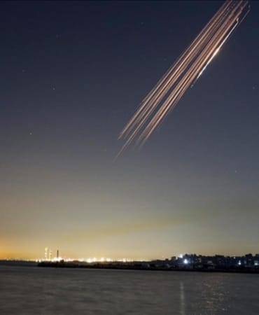 Korfez8217de-Iran8217dan-Misilleme-Binlerce-Fuze-ve-IHA-Saldirisi-featured