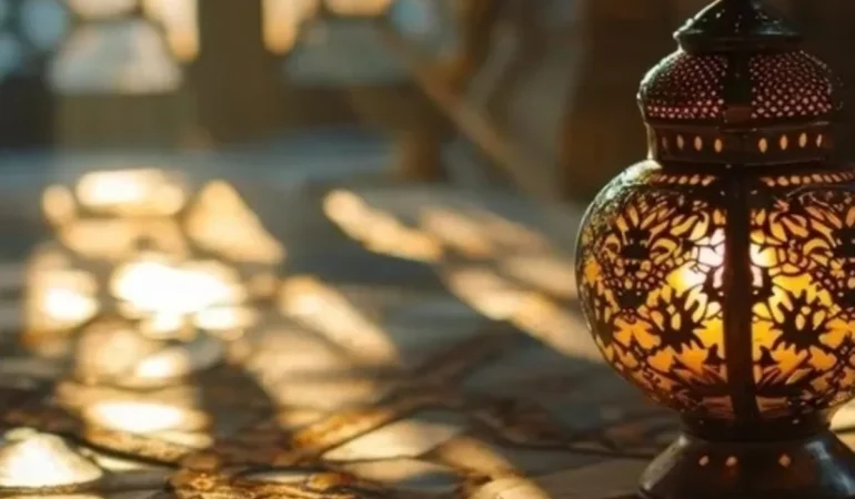 Ramazan8217a-Veda-ve-Bayram-Mubarek-Ayin-Sonu-Anlamli-Mesajlarla-Kutlaniyor-featured