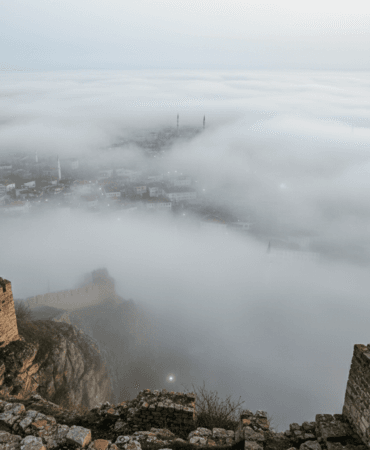 Sinop-Yogun-Sis-Bulutlari-Arasindan-Goruntulendi-gemini