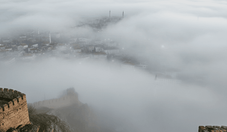 Sinop-Yogun-Sis-Bulutlari-Arasindan-Goruntulendi-gemini