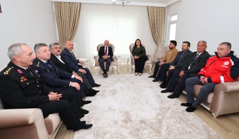 Vali-Varol-Sehit-Ailesine-Ramazan-Bayrami-Ziyaretinde-Devlet-Destegini-Vurguladi-featured