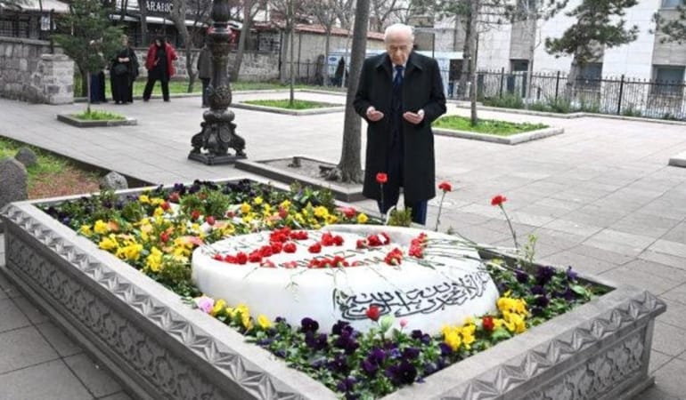 bahceli-muhsin-yazicioglunun-kabrini-ziyaret-etti-XRRkc87H.jpg