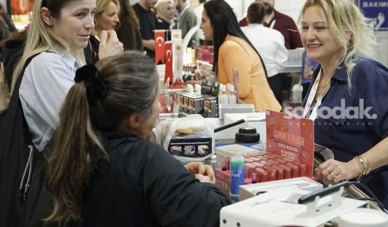 guzellik-bakim-istanbul-fuari-kapilarini-acti-Z8CMwsfj.jpg