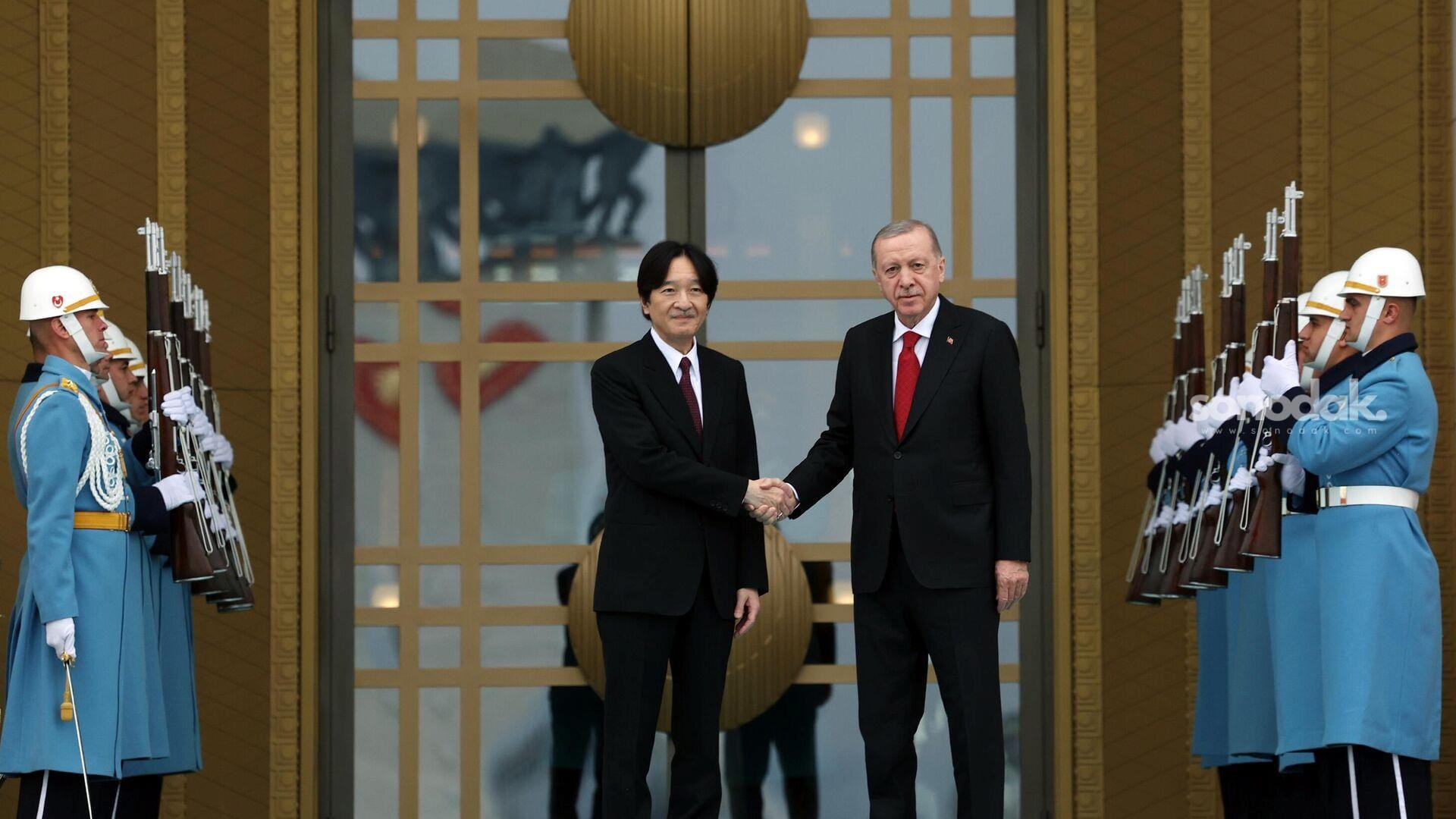 japonya-veliaht-prensi-fumihito-cumhurbaskani-erdogan-ile-bir-araya-geldi-qx5g4xhe.jpg