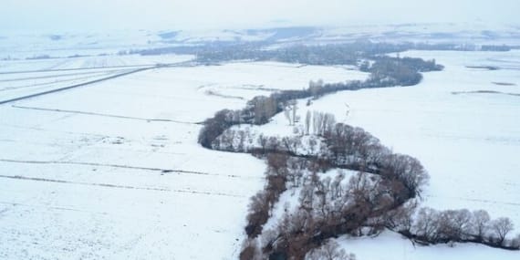 Kars’ta karla kaplanan menderesler havadan görüntülendi
