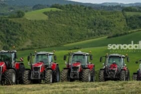 massey-ferguson-bursa-14-karacabey-tarim-fuarinda-ciftcilerle-bulusmaya-hazirlaniyor-wltxKynX.jpg