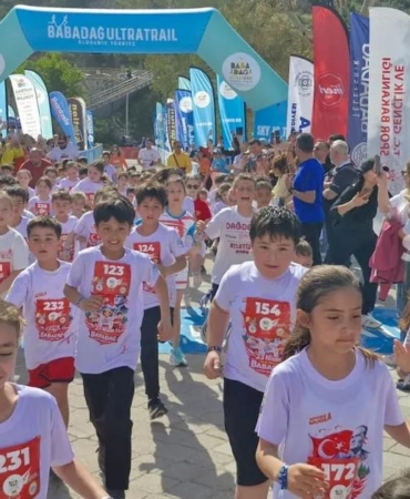 23-nisana-ozel-kosuda-cocuklar-maratonun-yildizi-oldu-uBSj82Ut.jpg