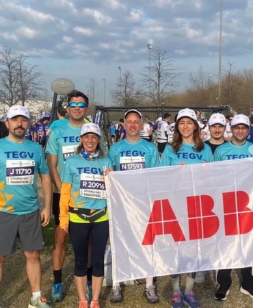 abb-turkiye-istanbul-yari-maratonunda-cocuklarin-egitimine-destek-icin-kostu-zIR92lb6.jpg