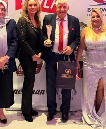 bulent-turkere-avrupanin-yildizlarindan-onur-mukafati-FdshOePl.jpg