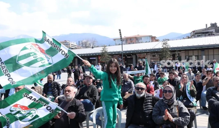 bursa-osmangazi-meydaninda-bursaspor-coskusu-yGYOWrZ9.jpg