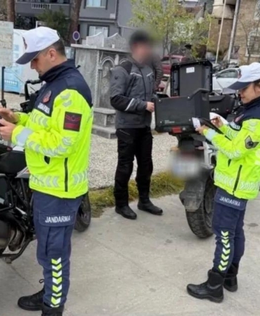 bursada-trafik-jandarmasindan-motosikletlere-siki-kontrol-a6D2VTt7.jpg