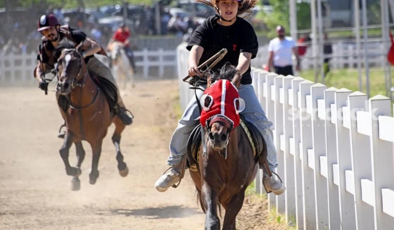 bursanin-fethinin-700uncu-yilinda-rahvan-at-yarislari-heyecani-78-at-birincilige-kostu-zigBwKBU.jpg