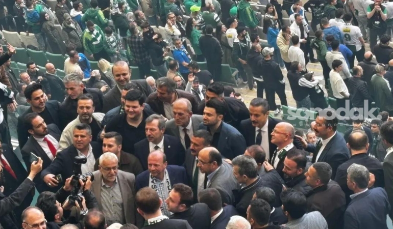 bursasporun-sampiyonluk-coskusu-omuz-omuza-izlendi-3zOvQxTN.jpg