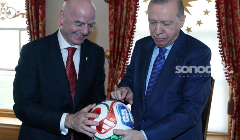 cumhurbaskani-erdogan-fifa-liderini-dolmabahcede-kabul-etti-hkCRZUNk.jpg