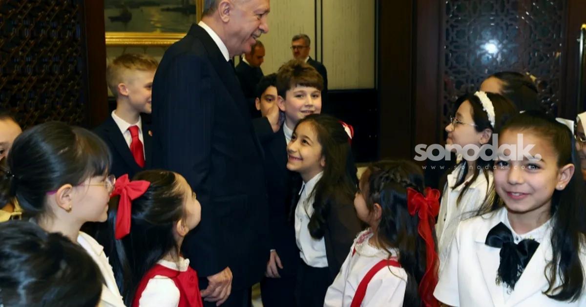cumhurbaskani-erdogan-kulliyede-cocuklari-konuk-etti-mIqdi1mG.jpg