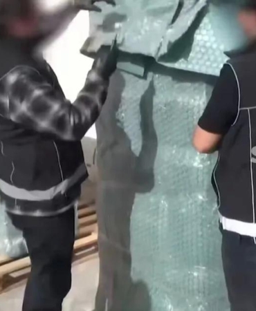 esenyurtta-kargoya-gizlenmis-28-kiloluk-uyusturucu-ele-gecirildi-qwZXyutG.jpg