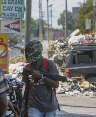 haitide-gorev-degisimi-cadli-polisler-ulkeye-ulasti-r24bqZ6z.jpg