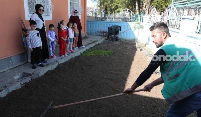 kayseri-kocasinanda-minik-eller-topraga-degiyor-kdKKFcm9.jpg