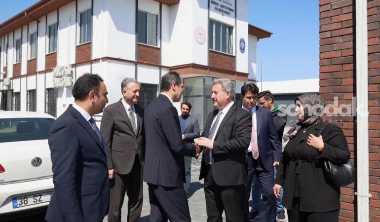 kayseri-melikgaziden-dis-hastanesi-mustusu-7JHenHea.jpg
