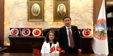 minik-zeynep-kayseri-valisi-oldu-vSmUt7Np.jpg