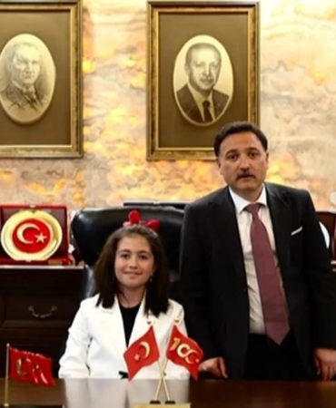 minik-zeynep-kayseri-valisi-oldu-vSmUt7Np.jpg