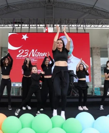 niluferde-cumhuriyet-meydani-cocuklarin-oldu-TKfPQxIV.jpg