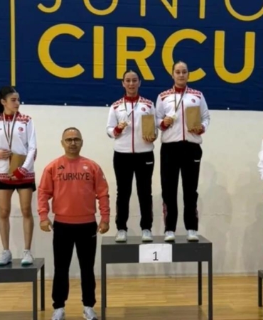 osmangazili-badmintonculardan-ikili-muvaffakiyet-phaMK8NY.jpg