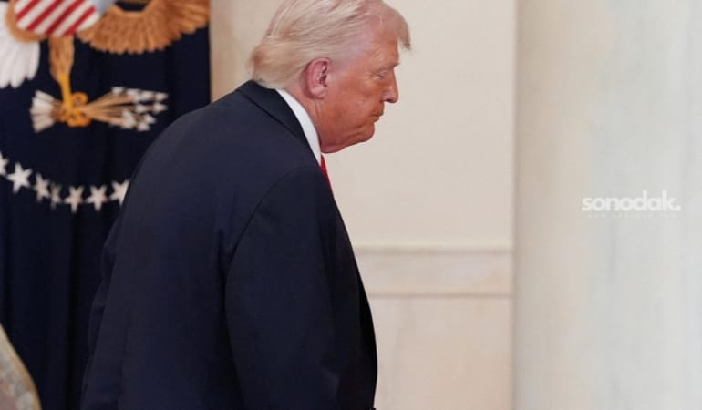 trump-macronu-hedef-aldi-hala-esinden-yedigi-darbenin-etkisinden-cikmaya-calisiyor-nM4RzOhO.jpg