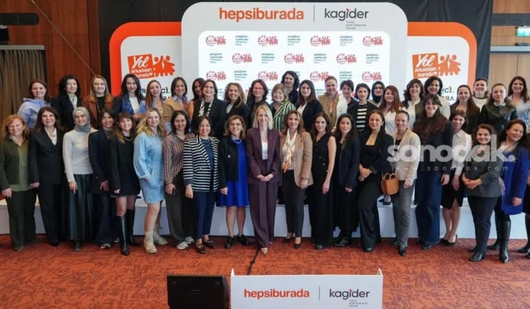 yapay-zek-yla-buyuyen-girisimci-kadinlarsiparislerini-70-artirdi-EbbcBPLq.jpg