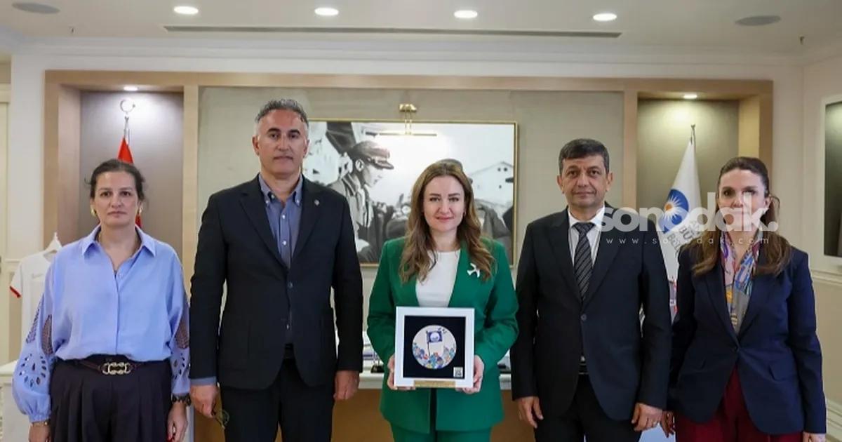 antalya-buyuksehir-belediyesi-32-etraf-mukafatini-kazandi-QIX7QbEp.jpg