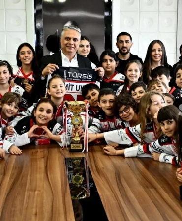 antalya-muratpasali-atletlerden-lider-uysala-ziyaret-eYhmVEhI.jpg