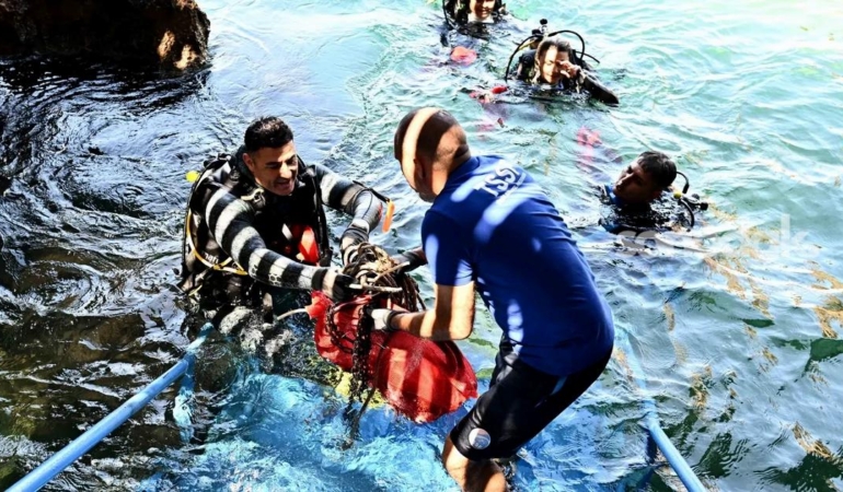 antalyada-denizden-cikan-atiklar-sanat-yapitina-donusecek-nmLZQRyI.jpg