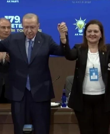 chpli-iki-belediyeden-ak-partiye-istirak-rozetlerini-erdogan-takti-BCs748Zs.jpg