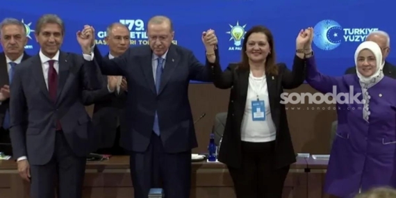 chpli-iki-belediyeden-ak-partiye-istirak-rozetlerini-erdogan-takti-BCs748Zs.jpg